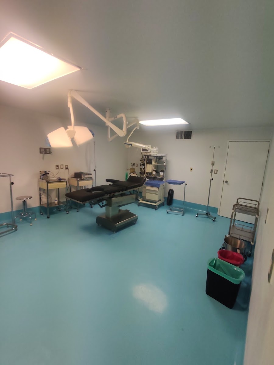 Vista del área quirúrgica y su equipamiento